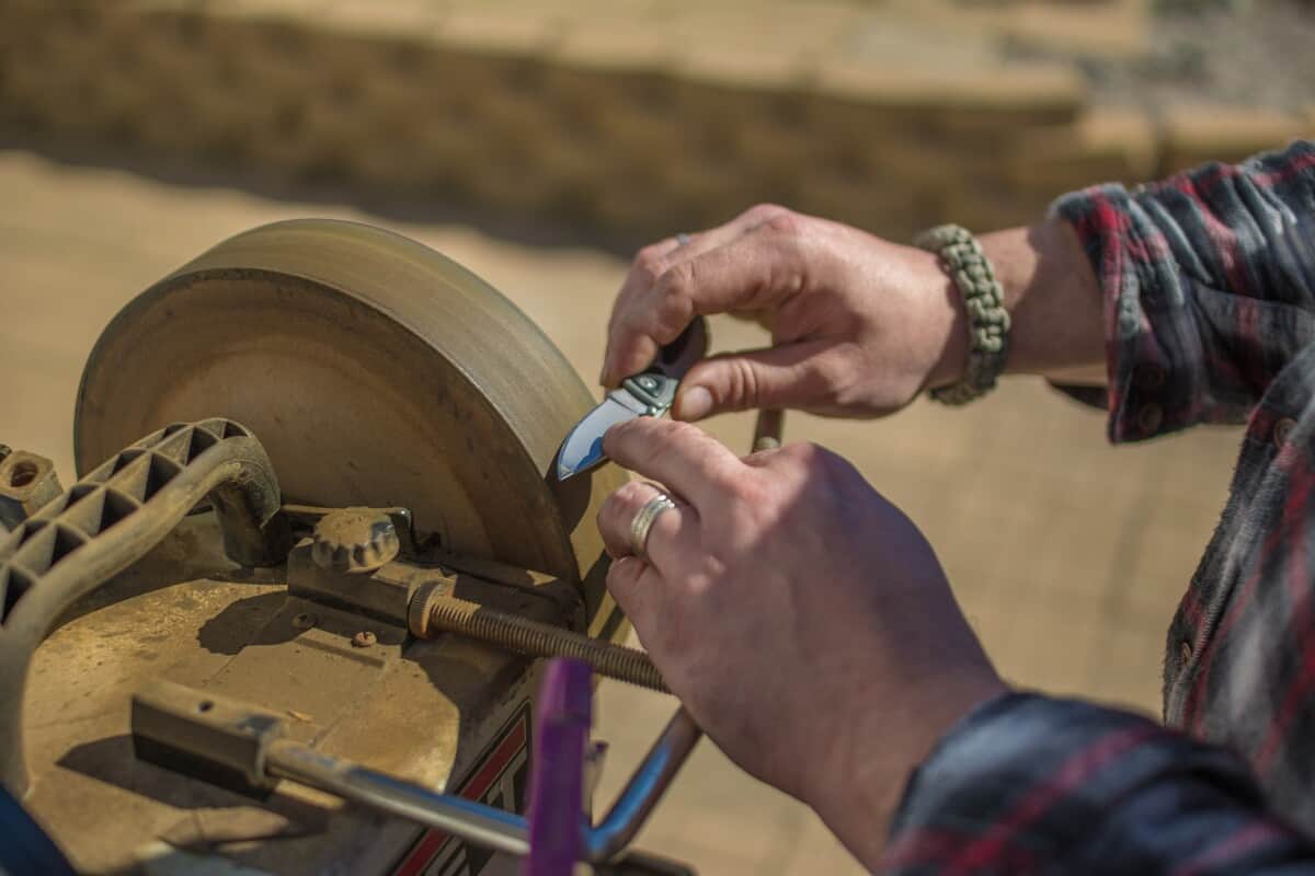 12 Effective Ways to Sharpen a Pocket Knife